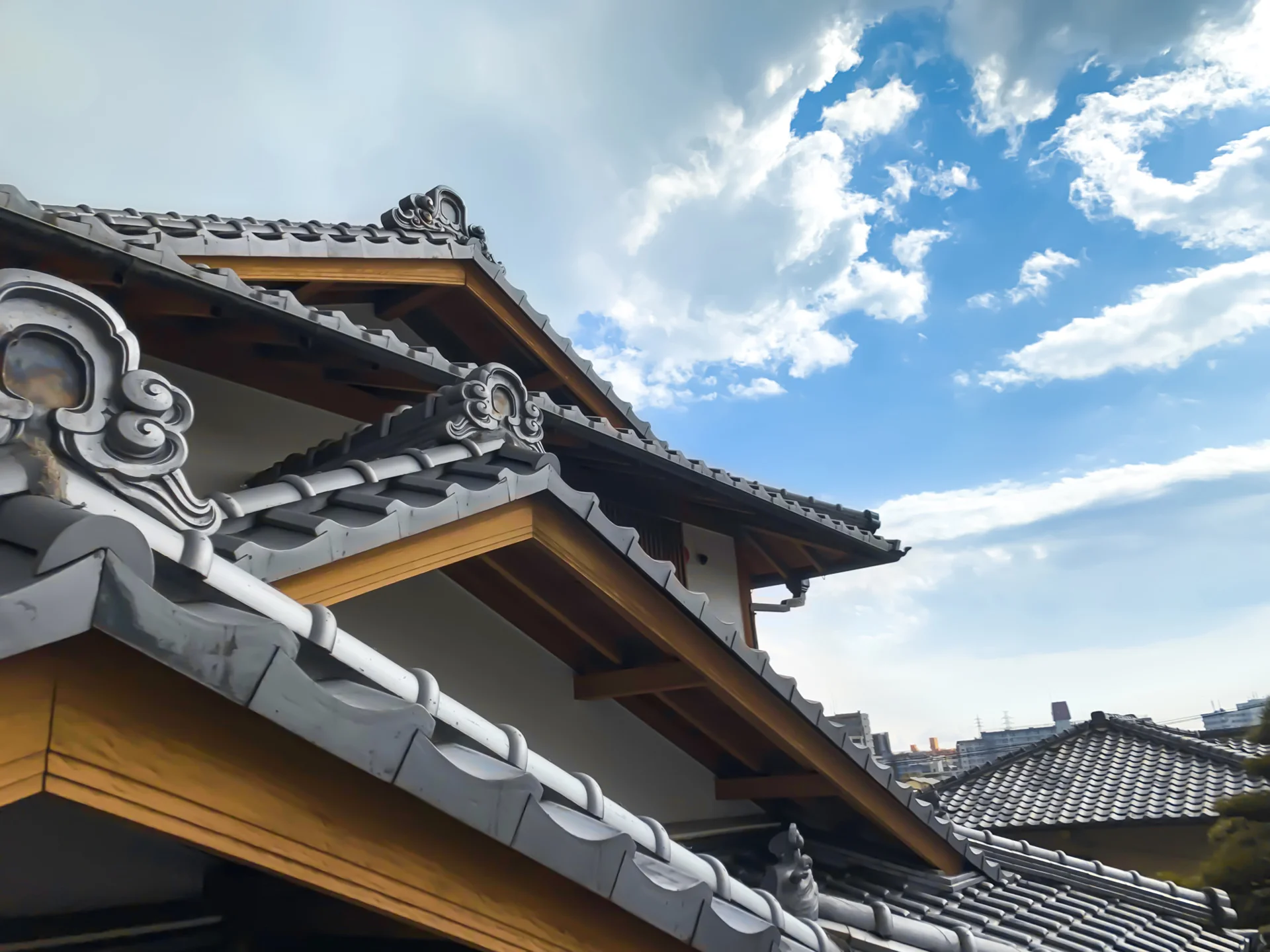 石川瓦の公式サイトに掲載された瓦屋根の写真